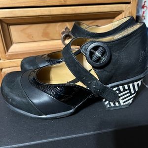 Fluevog Hopeful in Black size 6.5